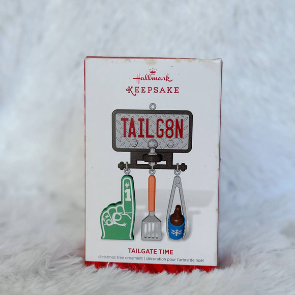 New 2014 Hallmark TAILGATE TIME Football Sports Fan Grilling Keepsake Ornament - Picture 1 of 1